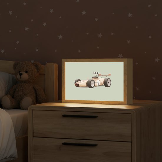Nachtlampje 30x20 cm - Kinder lampje - Beige - Raceauto - Groen - Tafellamp kinderkamer - Slaapkamer lamp - Bedlamp kinderen - Kinderlampje stopcontact - Wandlamp babykamer - Nachtlampjes van Merkloos — afbeelding 2