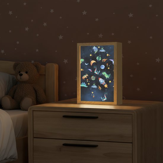 Nachtlampje 20x30 cm - Kinder lampje - Ruimte - Dino - Dinosaurus - Jongens - Tafellamp kinderkamer - Slaapkamer lamp - Bedlamp kinderen - Kinderlampje stopcontact - Wandlamp babykamer - Nachtlampjes van Merkloos — afbeelding 2