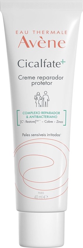 Witte tube met rode tekst "Avène Cicalfate+". "Creme reparador protetor". "Peles sensíveis irritadas".