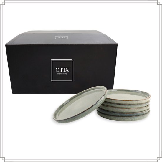Zwarte doos van OTIX KITCHENWARE met daarvoor gestapelde grijze, ovale aardewerken borden.