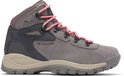 Grijze wandelschoen met roze veters, donkergrijze en beige accenten. Columbia logo.