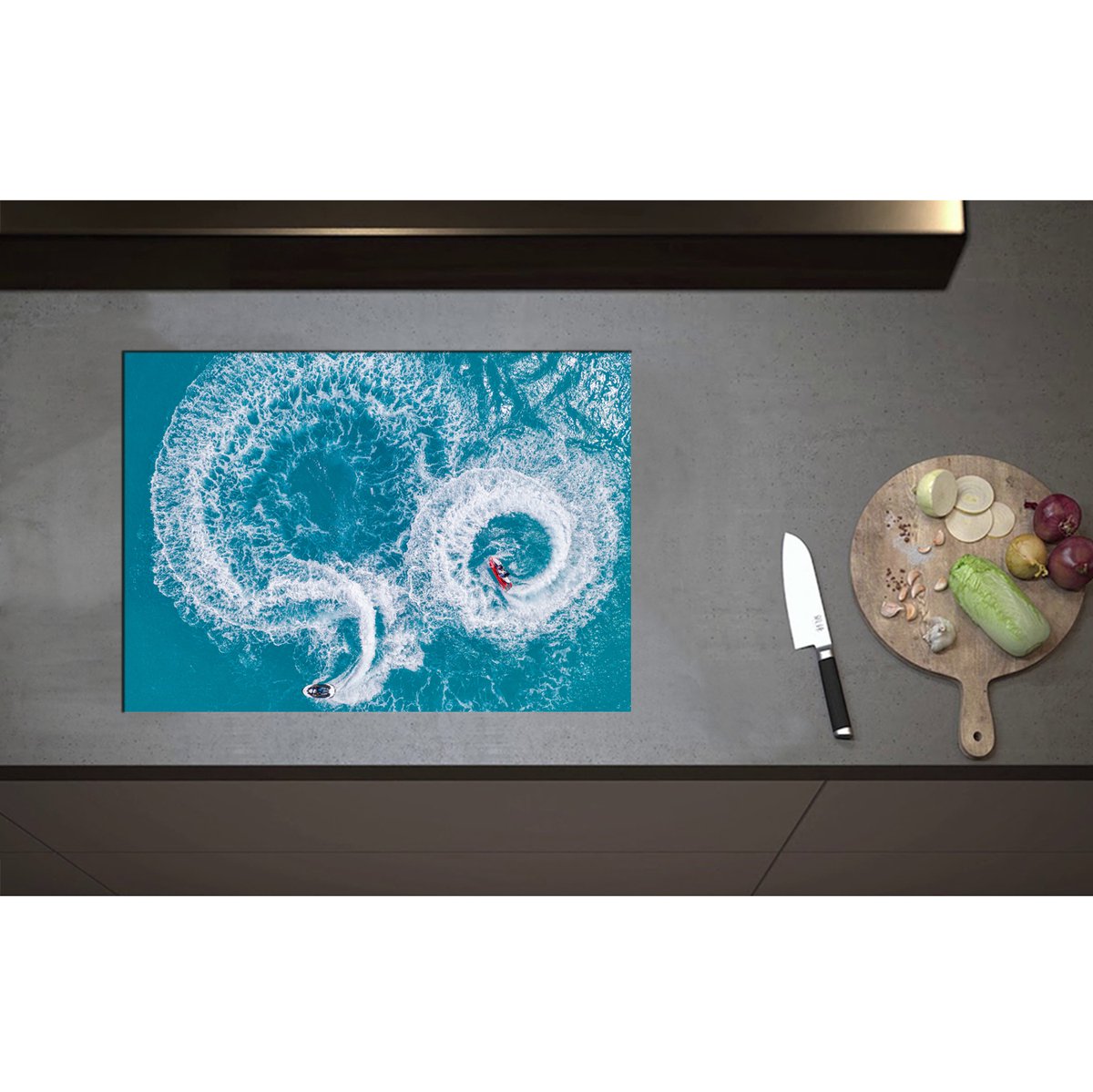 Inductieplaat Beschermer - Bovenaanzicht van Stuntende Jetski's op Golven van de Zee - 70x50 cm - 2 mm Dik - Inductie Beschermer - Bescherming Inductiekookplaat - Kookplaat Beschermer van Wit Vinyl
