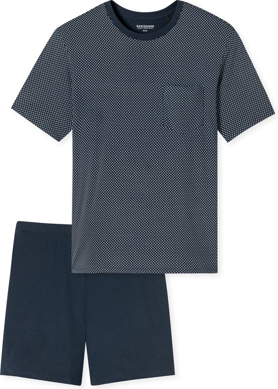 Nachtblauw pyjamaset met een kort shirt en broek. Het shirt heeft een ruitjespatroon, de broek is effen.