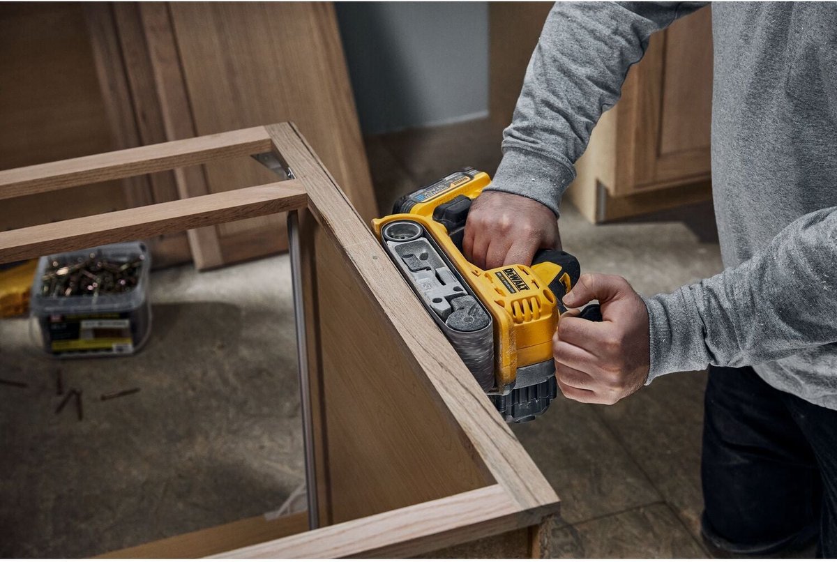 DeWALT DCW220N Accu bandschuurmachine 75x533mm 18V XR Basic Body – foto 3