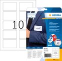Verpakking HERMA textiel/naamstickers, 80 x 50 mm, met afbeelding van persoon die sticker draagt.