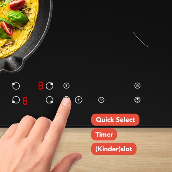 Gros plan d'un doigt appuyant sur le bouton Quick Select d'une plaque de cuisson à induction noire.