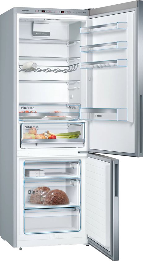 Open Bosch koel-vriescombinatie met zilverkleurige deuren, VitaFresh-lades en BigBox-vrieslades.