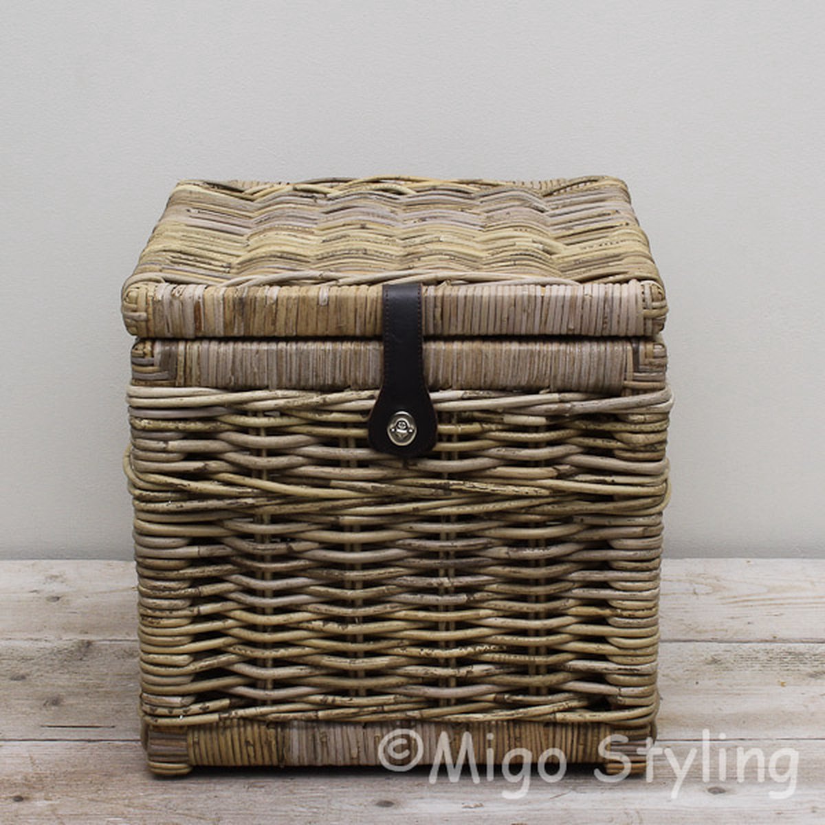 Migo Styling - Opbergmand - Met deksel - vierkant - lederen sluiting - 40x40xH40-Riet - Rotan - Badkamer