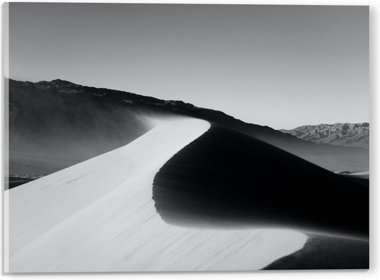 Acrylglas - Zandheuvel in de woestijn Zwart-Wit - 40x30 cm Foto op Acrylglas (Met Ophangsysteem)