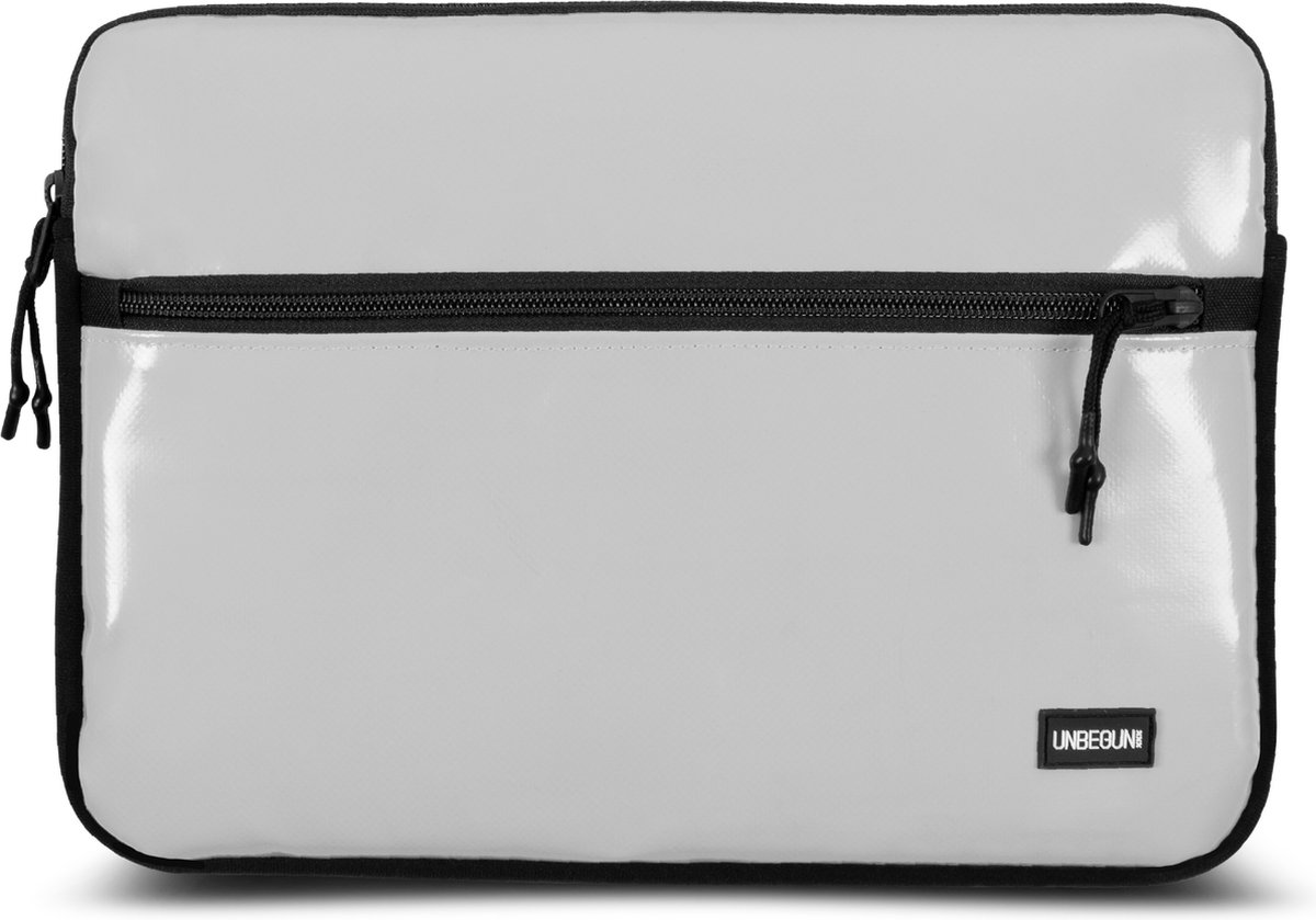 MacBook Air 13 inch hoes met voorvak (van gerecycled materiaal) - Grijze laptop sleeve/case voor de MacBook Air 13.3 inch M1/M2 (2023/2024)