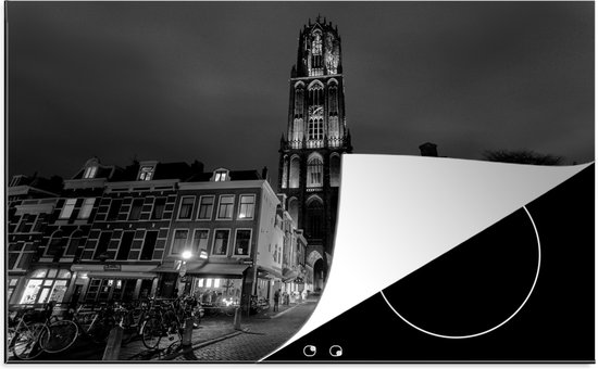 KitchenYeah® Inductie beschermer 81.6x52.7 cm - De Domtoren in Utrecht bij nacht - zwart wit - Kookplaataccessoires - Afdekplaat voor kookplaat - Inductiebeschermer - Inductiemat - Inductieplaat mat