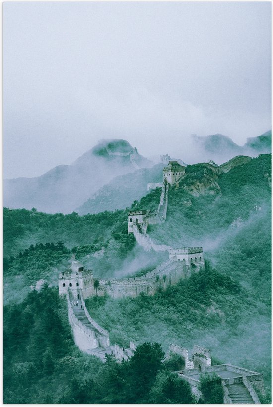 WallClassics - Poster (Mat) - Chinese Muur door Bosgebied in China - 50x75 cm Foto op Posterpapier met een Matte look