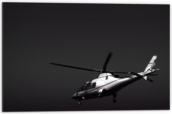 WallClassics - Dibond - Vliegende Helikopter in Zwart Wit - 60x40 cm Foto op Aluminium (Met Ophangsysteem)