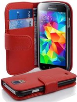 Cadorabo Hoesje geschikt voor Samsung Galaxy S5 MINI / S5 MINI DUOS in INFERNO ROOD - Beschermhoes van getextureerd kunstleder en kaartvakje Book Case Cover Etui