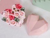 Kunstbloemen - Geschenkset vrouwen - Rozen van geurige zeep - Zeep - Hartvormige - moederdag geschenkset - Valentijn cadeau - Valentijn cadeautje voor haar - Valentijn - Cadeau - Geschenk - Verjaardag - Moederdag - Moederdag cadeautje - Inclusief kaa