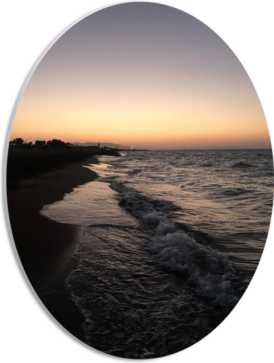 PVC Schuimplaat Ovaal - Golvende Zee met Zonsondergang - 30x40 cm Foto op Ovaal (Met Ophangsysteem)