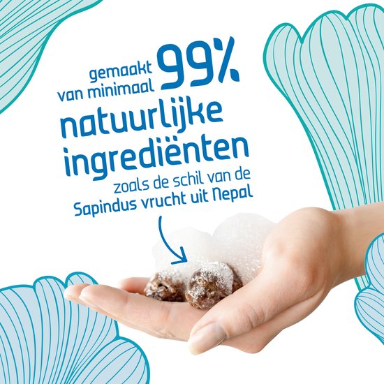 Een hand met schuimige Wasnoten uit Nepal, met de tekst 'gemaakt van minimaal 99% natuurlijke ingrediënten zoals de schil van de Sapindus vrucht uit Nepal'.