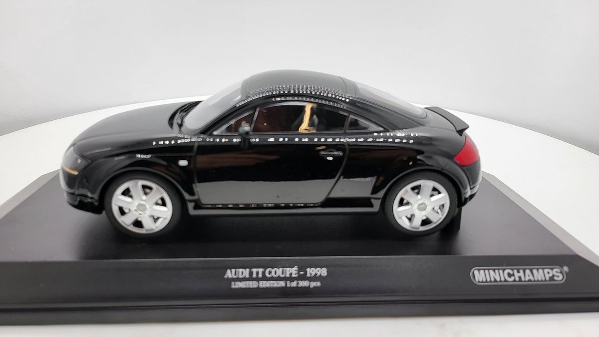 Audi TT Coupé 1998 - 1:18 - Minichamps | bol