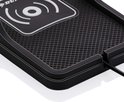 Detail van de zwarte Dunlop draadloze opladerhouder met anti-slip oppervlak en Qi-logo.