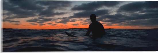 Acrylglas - Persoon in de Zee na de Zonsondergang - 60x20 cm Foto op Acrylglas (Wanddecoratie op Acrylaat)