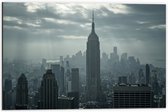 Dibond - Felle Zonnestralen op Wolkenkrabbers van New York - 60x40 cm Foto op Aluminium (Met Ophangsysteem)