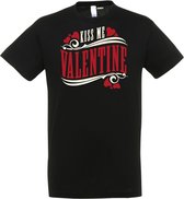 T-shirt Kiss Me Valentine | valentijn cadeautje voor hem haar | valentijn | valentijnsdag cadeau | Zwart | maat S
