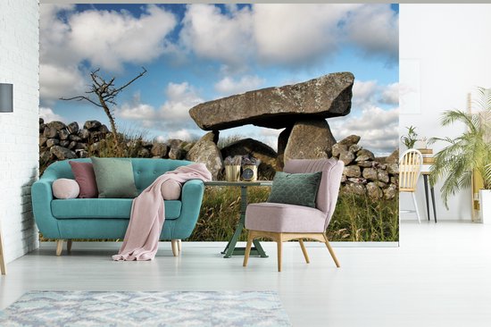 Mur de vinyle , Papier peint photo - Un Hunebed en Irlande largeur 600 cm x hauteur 400 cm - impression photo sur fond d' écran (disponible en 7 tailles)