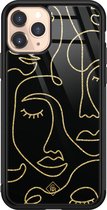 Casimoda® hoesje - Geschikt voor iPhone 11 Pro - Abstract Faces - Luxe Hard Case Zwart - Backcover telefoonhoesje - Zwart
