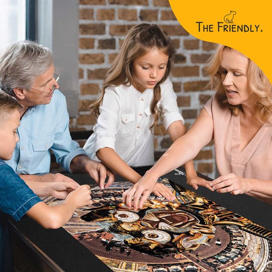 Vergelijking van twee momenten: links een vrouw met hoofdpijn bij een legpuzzel, rechts dezelfde vrouw ontspannen met gesloten ogen en zen-gebaar.