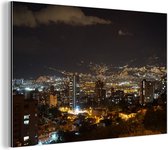 Wanddecoratie Metaal - Aluminium Schilderij Industrieel - De skyline van Medellin in de avond in het Zuid-Amerikaanse Colombia - 60x40 cm - Dibond - Foto op aluminium - Industriële muurdecoratie - Voor de woonkamer/slaapkamer