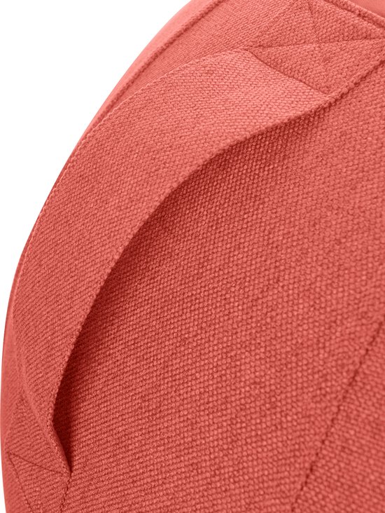 Detail van de handgreep van een rode zitbal.