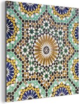 Wanddecoratie Metaal - Aluminium Schilderij Industrieel - Een close up van een Marokkaanse mozaïek - 50x50 cm - Dibond - Foto op aluminium - Industriële muurdecoratie - Voor de woonkamer/slaapkamer