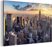 Wanddecoratie Metaal - Aluminium Schilderij Industrieel - New York - Skyline - Wolken - 90x60 cm - Dibond - Foto op aluminium - Industriële muurdecoratie - Voor de woonkamer/slaapkamer