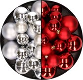 Kerstversiering kunststof kerstballen kleuren mix rood/zilver 6-8-10 cm pakket van 44x stuks