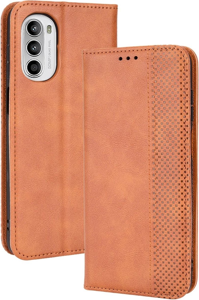 Mobigear Telefoonhoesje geschikt voor Motorola Moto G82 Hoesje | Mobigear Sensation Bookcase Portemonnee | Pasjeshouder voor 3 Pasjes | Telefoonhoesje voor Pinpas / OV Kaart / Rijbewijs - Bruin