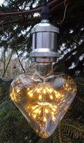 Snoerpendel E27. Lengte hanglamp met fitting 90cm. Pendelfitting E27 met stoffen snoer, plafondplaat en ledlamp. Zilveren fitting E27. Dimbare ledlamp in vorm van een hart