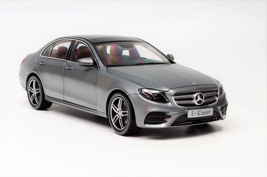 I Scale Mercedes-Benz E-Klasse (W213) AMG Selenite Grijs 1:18