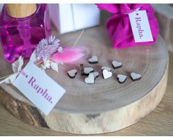 Houten confetti hartjes - 1 cm - 200 stuks - Decoratie - Huwelijk - Valentijn - Doopsuiker - Communie - Lentefeest - Feest decoratie - Liefdesgeschenk - Hartjes - Tafeldecoratie