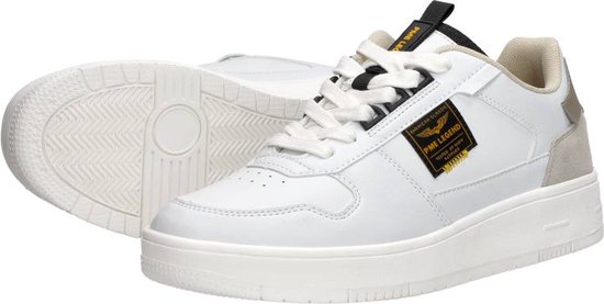Witte PME Legend sneakers met beige suède accenten en een geel/zwart logo op de zijkant.