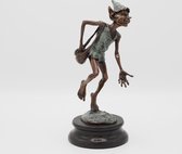 brons beeld - strooiende pixie op voet - bronzartes - 27 cm hoog
