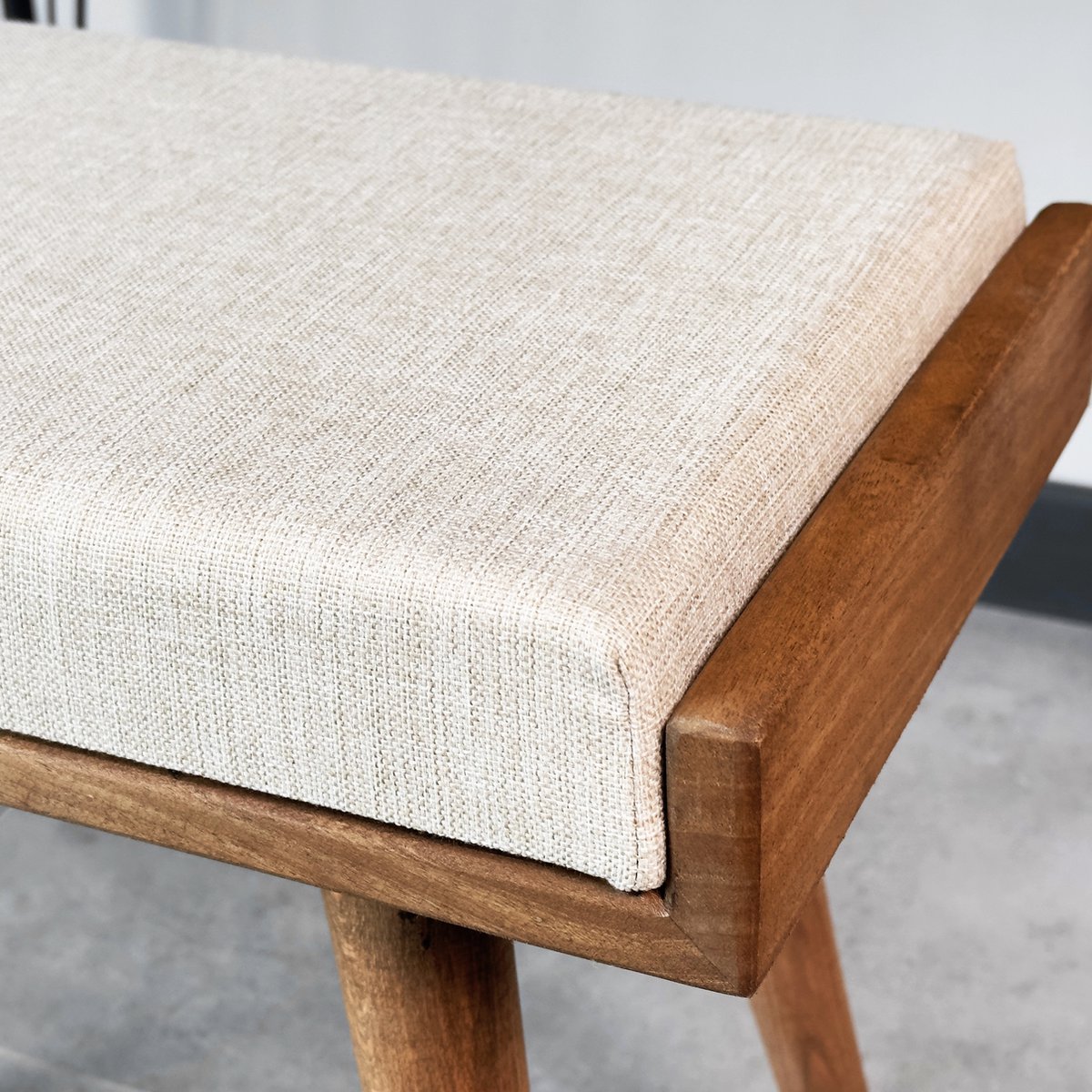 Frill Kruk - Kruk Met Kunststof Zitting, Frame Chroom, Kunststof Zand Stapelplaat Zilver