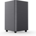 Zwarte subwoofer met afgeronde hoeken, op een witte achtergrond.