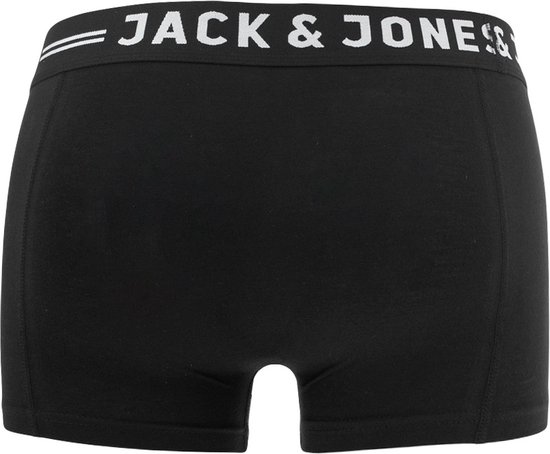 Achterkant van een zwarte trunk met witte Jack & Jones tailleband.
