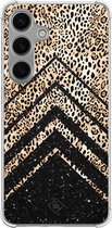 Casimoda® hoesje - Geschikt voor Samsung Galaxy S24 - Chevron Luipaard - Shockproof case - Extra sterk - TPU/polycarbonaat - Bruin/beige, Transparant