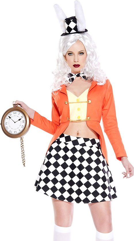 Model in wit konijnenkostuum met oranje jasje, geruite rok, strik, hoge sokken en horloge.