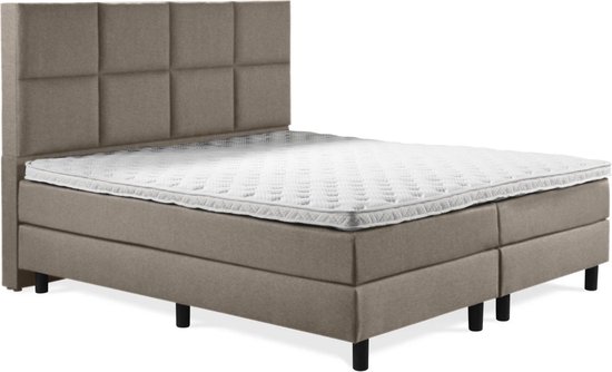 Boxspring in taupe lederlook met een gestoffeerd hoofdbord met 8 vlakken. Wit matras met een geprint patroon.