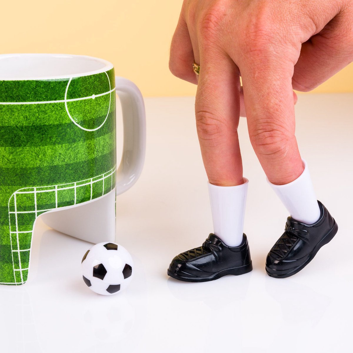 Coffret cadeau - Tasse de football avec mini ballon de football et  chaussures de football - Tasse en céramique - Tasse à café : :  Sports et Loisirs