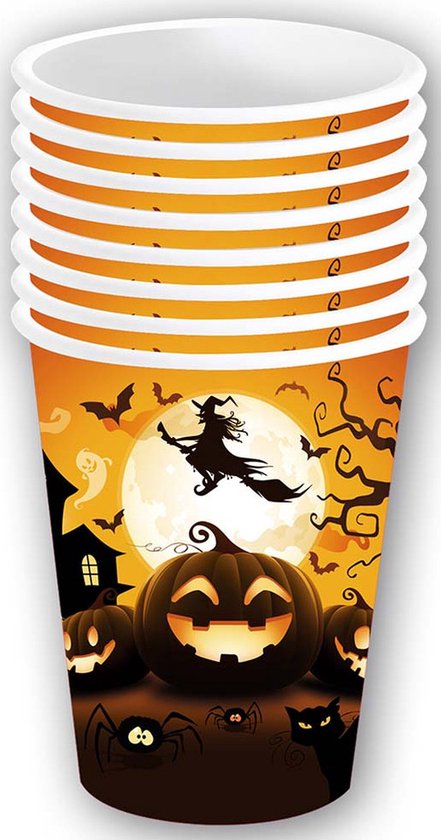 Stapel papieren bekers met Halloween-print: pompoenen, heks, vleermuizen en spinnen op een oranje achtergrond.