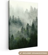 Canvas Schilderij Donker Bos - Bomen - Mist - Natuur - Schilderijen op canvas - 40x60 cm - Wanddecoratie