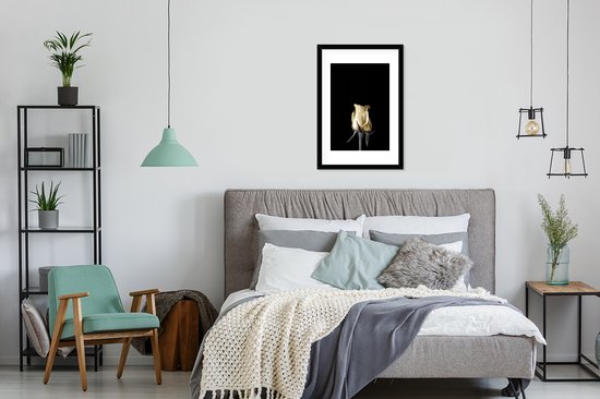 Fleur claire sur fond noir 40x60 cm